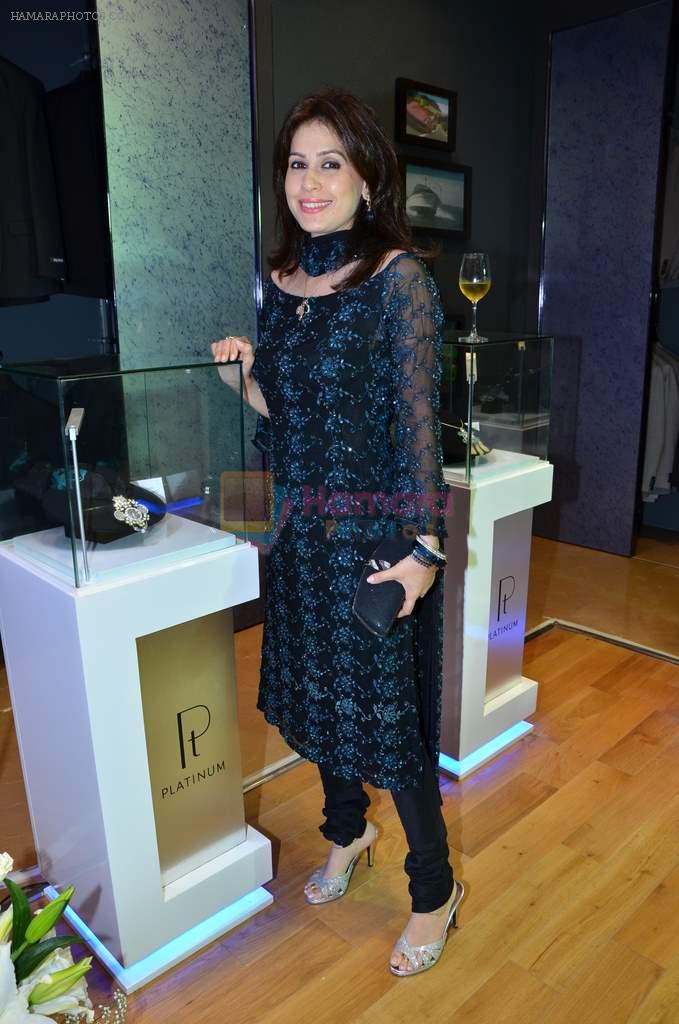 Amrita Raichand at Poonam Soni's Platinum collection in Breach Candy on 6th Sept 2012