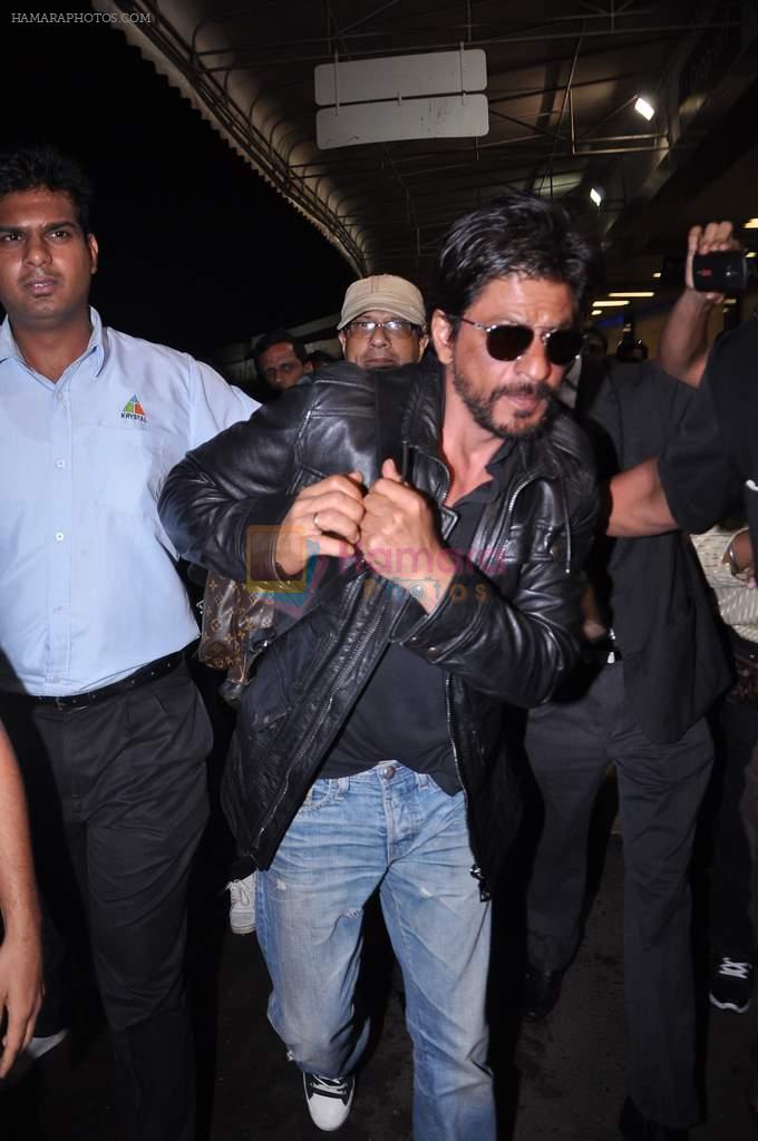 Shahrukh Khan snapped at international airport on 6th Sept 2012