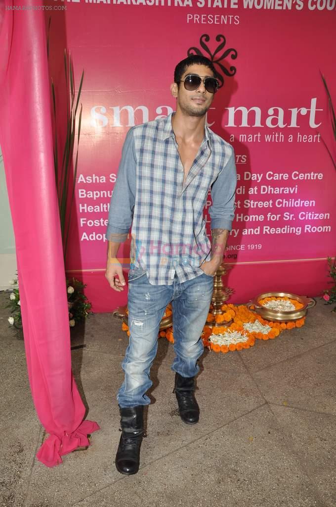 Prateik Babbar at Smart Mart event in Tote, Mumbai on 7th Sept 2012