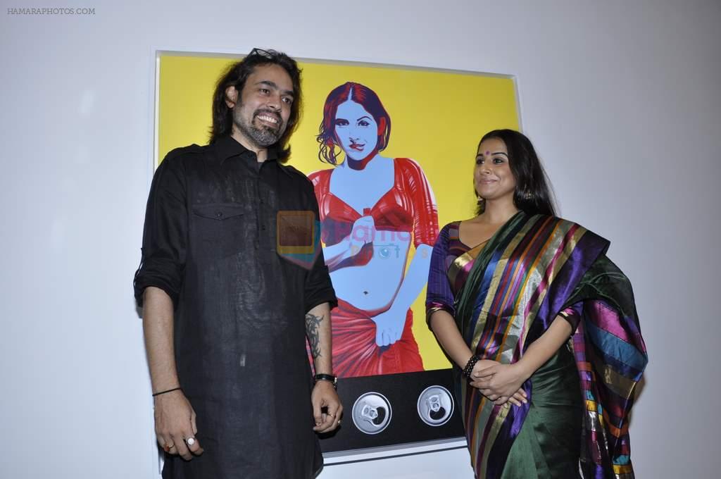 Vidya Balan at Viveek Sharma exhibition in Colaba on 8th Sept 2012