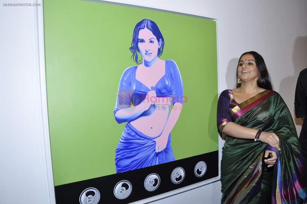 Vidya Balan at Viveek Sharma exhibition in Colaba on 8th Sept 2012