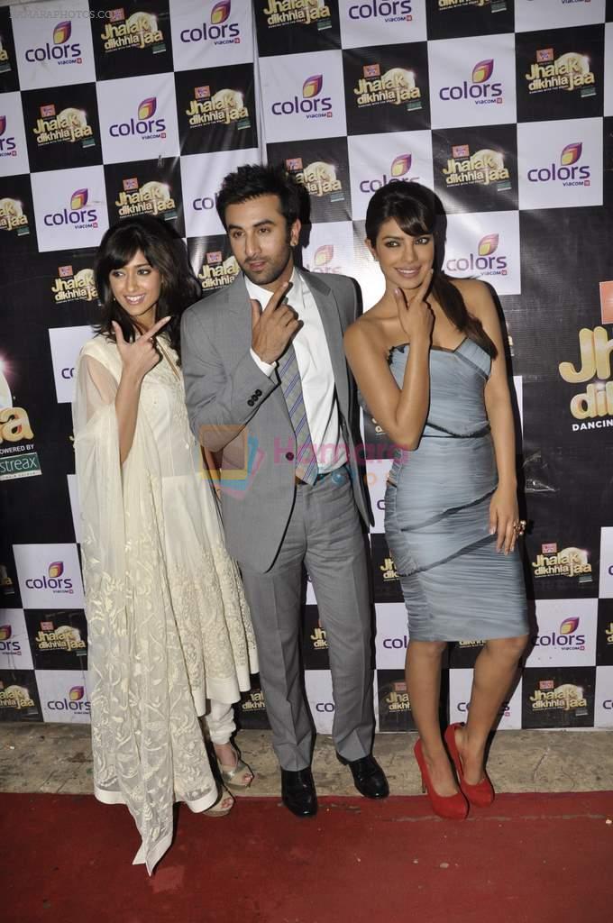 Priyanka Chopra, Ileana Dcruz, Ranbir Kapoor at Barfi promotions on the sets of Jhalak Dikhhla Jaa in Filmistan, Mumbai on 11th Sept 2012
