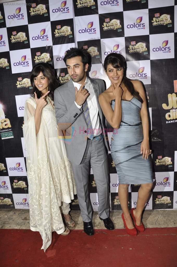 Priyanka Chopra, Ileana Dcruz, Ranbir Kapoor at Barfi promotions on the sets of Jhalak Dikhhla Jaa in Filmistan, Mumbai on 11th Sept 2012