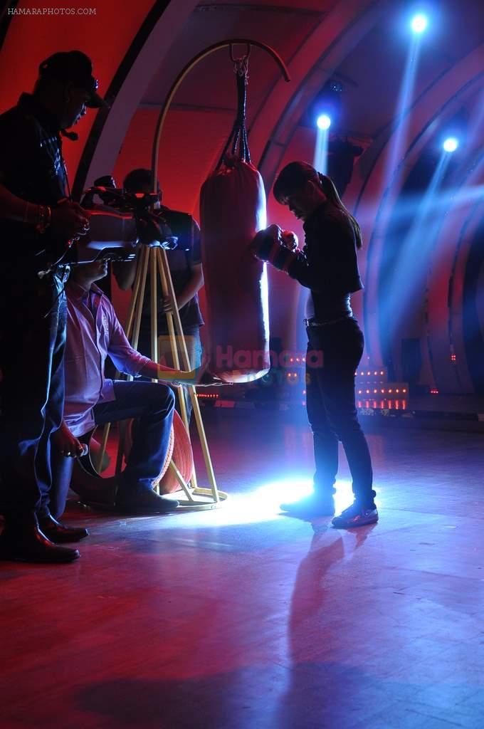 Mary Kom On the sets of Hindustan Ke Hunarbaaz show on 11th Sept 2012