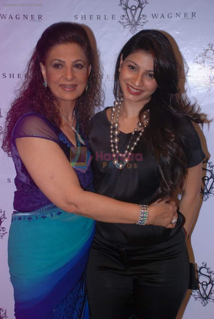 Tanisha Mukherjee at Sherle Wagner store launch in Mumbai on 12th Sept 2012