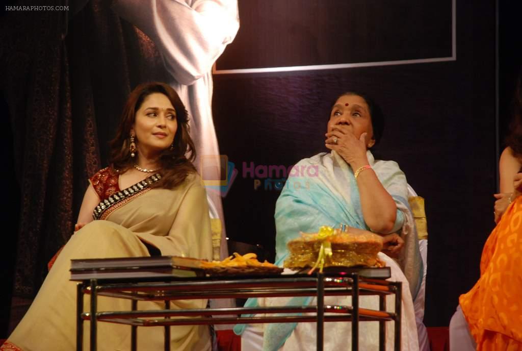 Asha Bhosle, Madhuri Dixit at Gautam Rajyadhaksha's book launch in Ravindra Natya Mandir on 14th Sept 2012