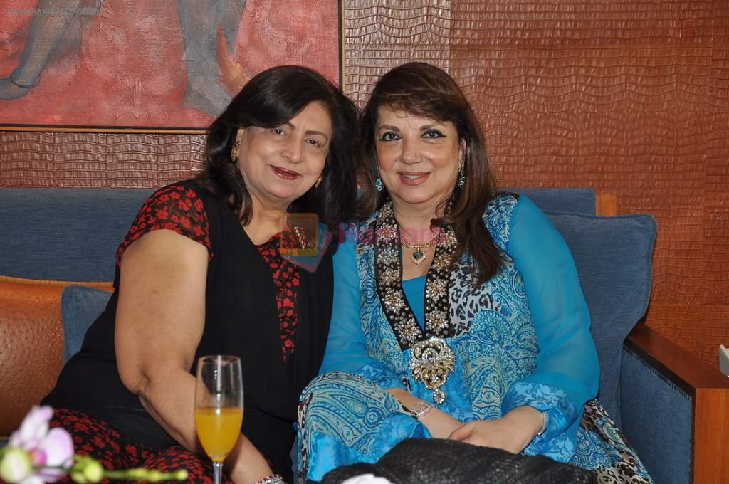 Mona_Narang___Zarine_Khan at Isha Koppikar's birthday in Mumbai on 15th Sept 2012