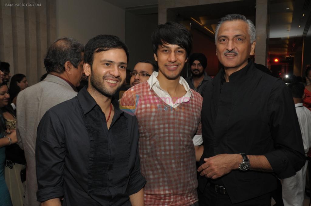 Prateek Jain,Gautam Seth & Rakesh Thakore at VI John with Mahou San Miguel bash in Mumbai on 15th Sept 2012
