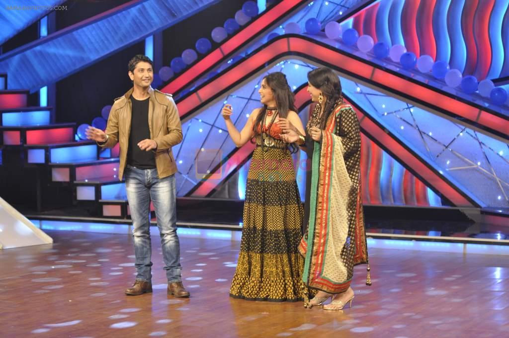 Rani Mukherjee on the sets of Dance Ke Superkids in Famous on 18th Sept 2012