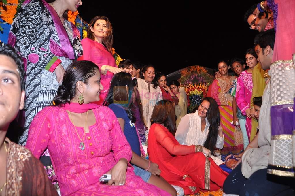 Preity Zinta, Sonakshi Sinha at Salman Khan's Ganpati Visarjan on 20th Sept 2012