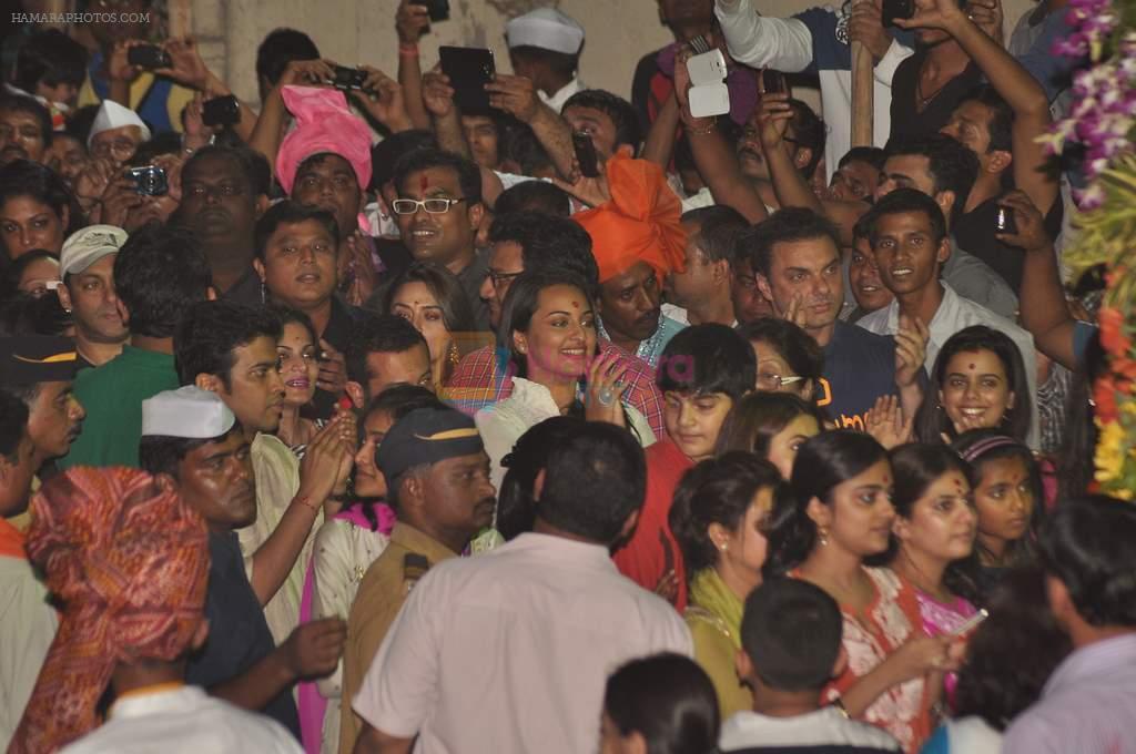 Sonakshi Sinha at Salman Khan's Ganpati Visarjan on 20th Sept 2012