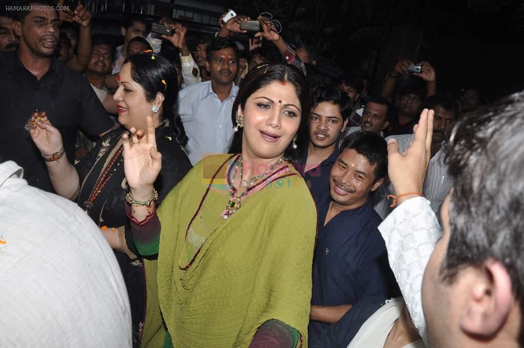 Shilpa Shetty, Raj Kundra at Shilpa Shetty's Ganpati Visarjan on 20th Sept 2012