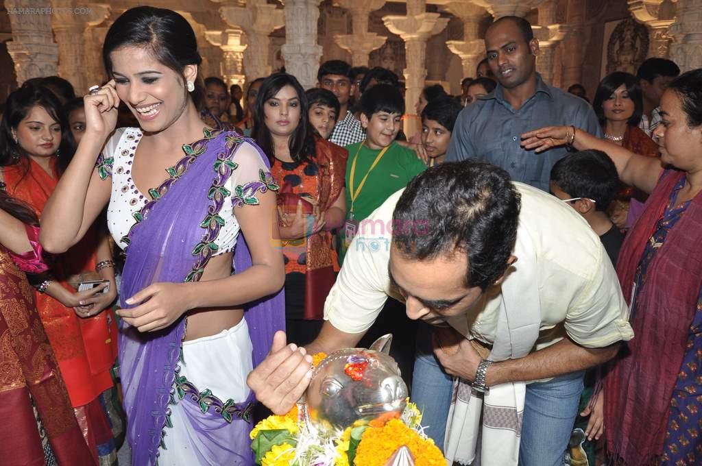 Poonam Pandey at Andheri Ka Raja, Mumbai on 22nd Sept 2012