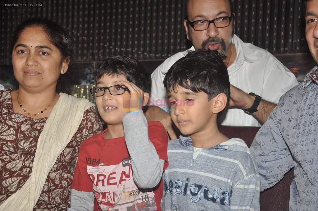 Madhuri Dixit's husband Sriram Madhav Nene with Kids Arin Nene, Raayan Nene on Jhalak Dikhhla Jaa in Mumbai on 25th Sept 2012