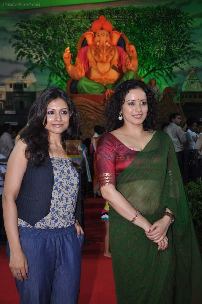 Shreya Narayan prays to Ganesha in Mumbai on 26th Sept 2012