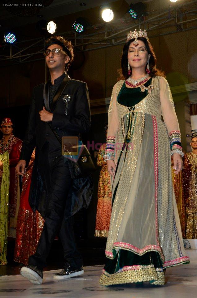 Zeenat Aman walk the ramp for the Ace Designer Rehan Shah for Timeless Paragon- Classic Diamond Jewellery on 28th Sept 2012