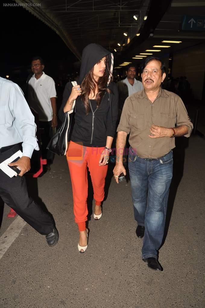 Priyanka Chopra snapped at international airport in Mumbai on 30th Sept 2012