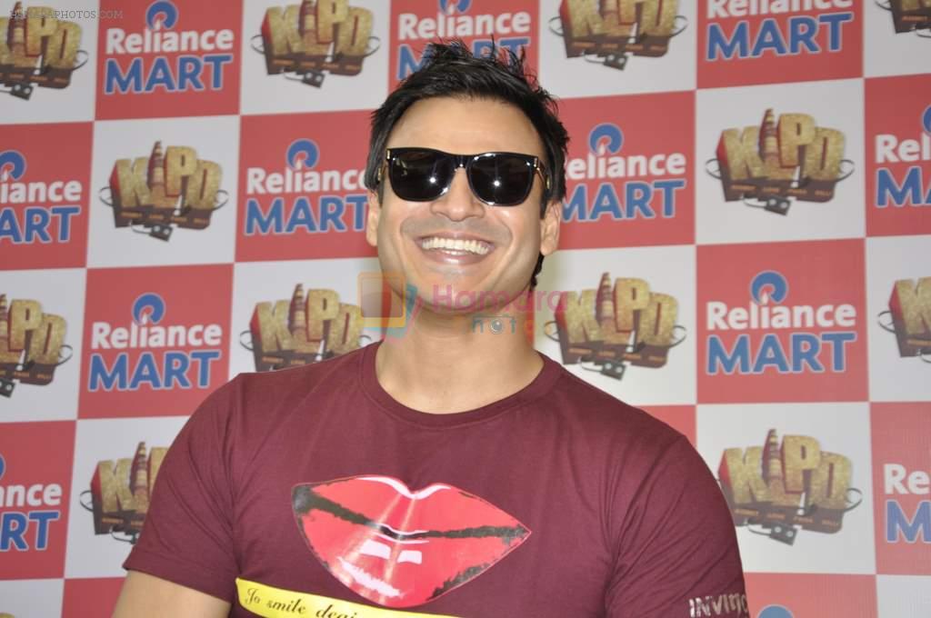 Vivek Oberoi at Reliance Mart in Santacruz, Mumbai on 30th Sept 2012