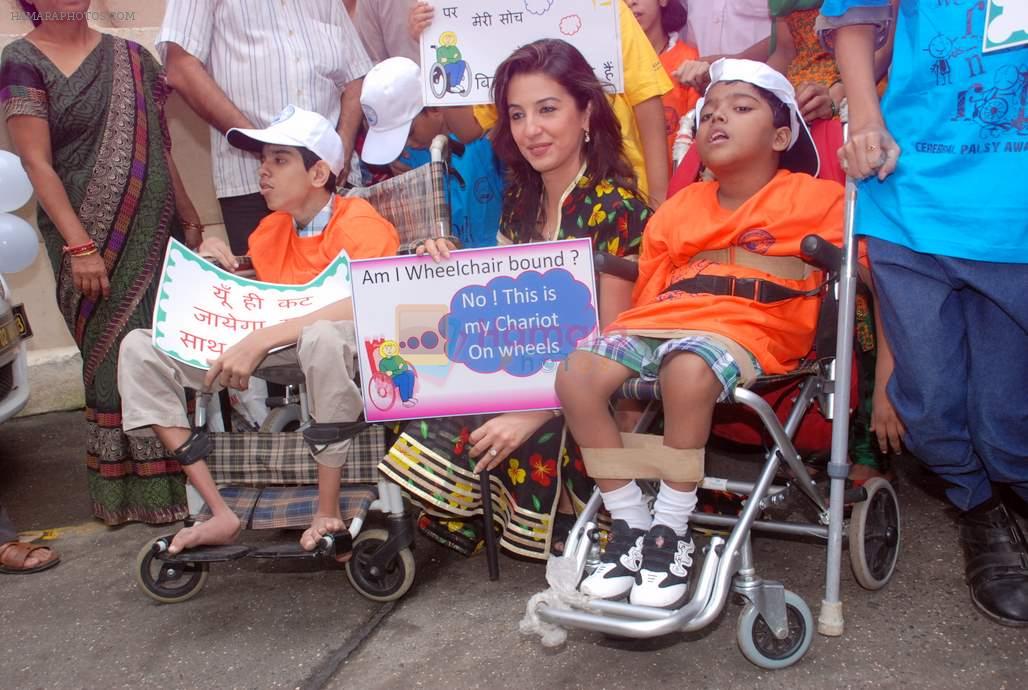 Perizaad Zorabian flags of rally for the cause of cerebral palsy in india on 2nd Oct 2012