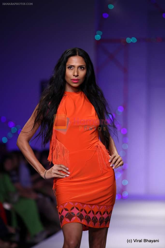 Model walk the ramp for Surily Goel Show at Wills Lifestyle India Fashion Week 2012 day 1 on 6th Oct 2012