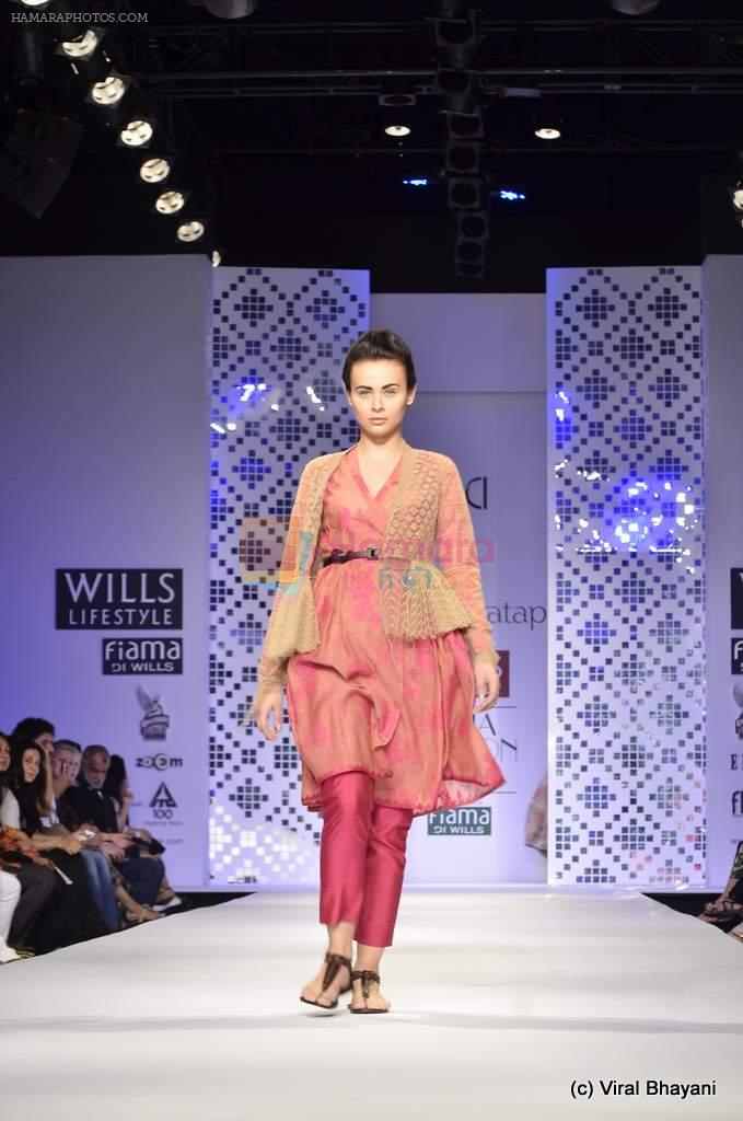 Model walk the ramp for Payal Pratap Show at Wills Lifestyle India Fashion Week 2012 day 1 on 6th Oct 2012