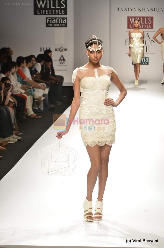 Model walk the ramp for Taniya Khanuja Show at Wills Lifestyle India Fashion Week 2012 day 2 on 7th Oct 2012