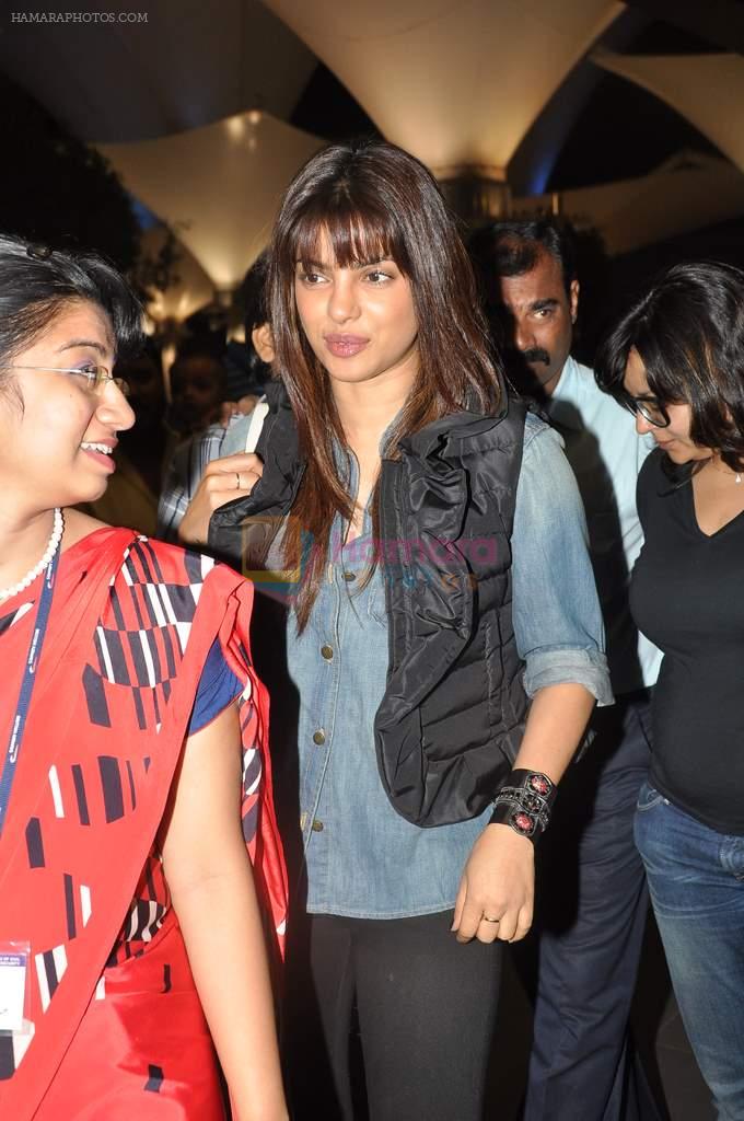 Priyanka Chopra snapped at the airport in Mumbai on 7th Oct 2012