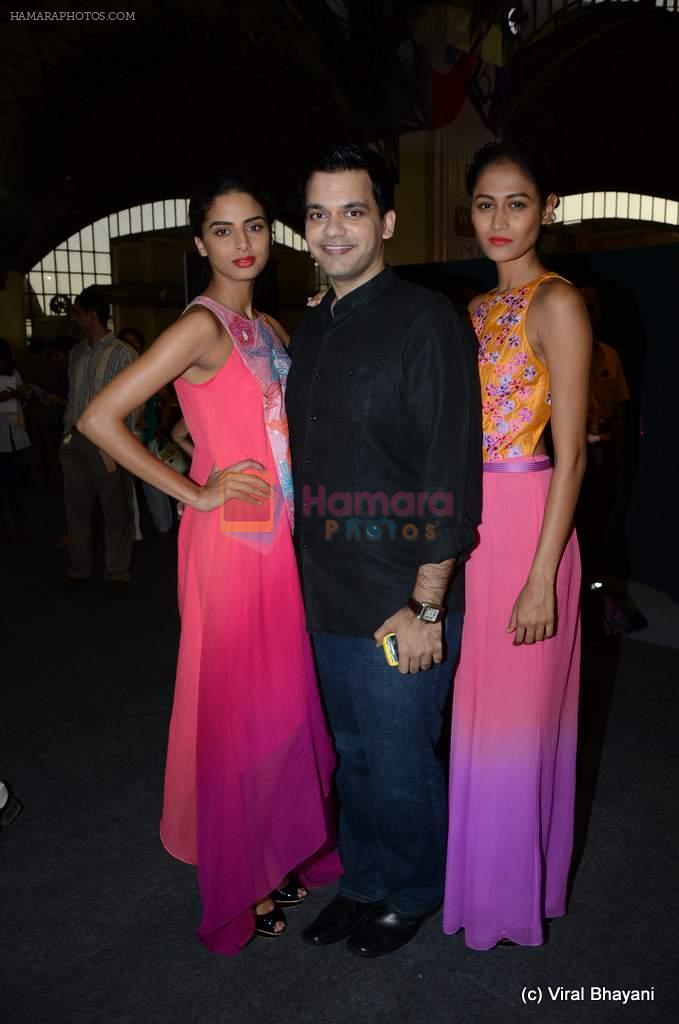Nachiket Barve at Wills Lifestyle India Fashion Week 2012 day 3 on 8th Oct 2012,1