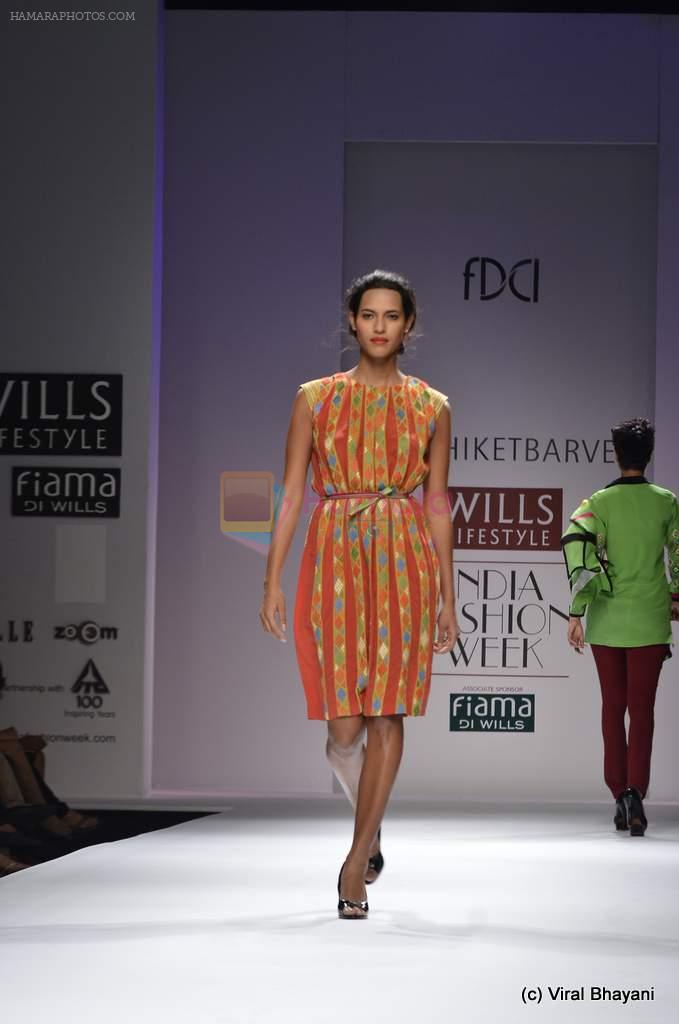 Model walk the ramp for Nachiket Barve Show at Wills Lifestyle India Fashion Week 2012 day 3 on 8th Oct 2012