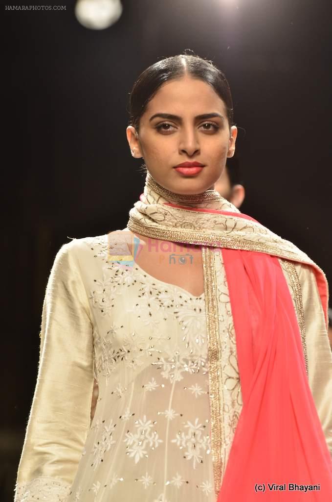 Model walk the ramp for Manish Malhotra Show at Wills Lifestyle India Fashion Week 2012 day 2 on 7th Oct 2012