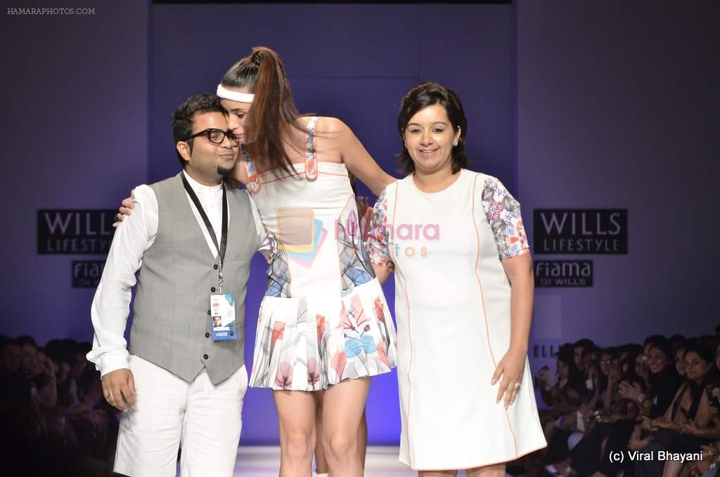 Model walk the ramp for Hemant and Nandita Show at Wills Lifestyle India Fashion Week 2012 day 5 on 10th Oct 2012
