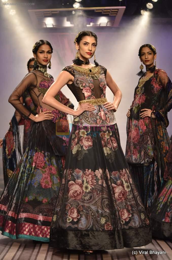 Model walk the ramp for Ritu Kumar Show at Wills Lifestyle India Fashion Week 2012 day 5 on 10th Oct 2012