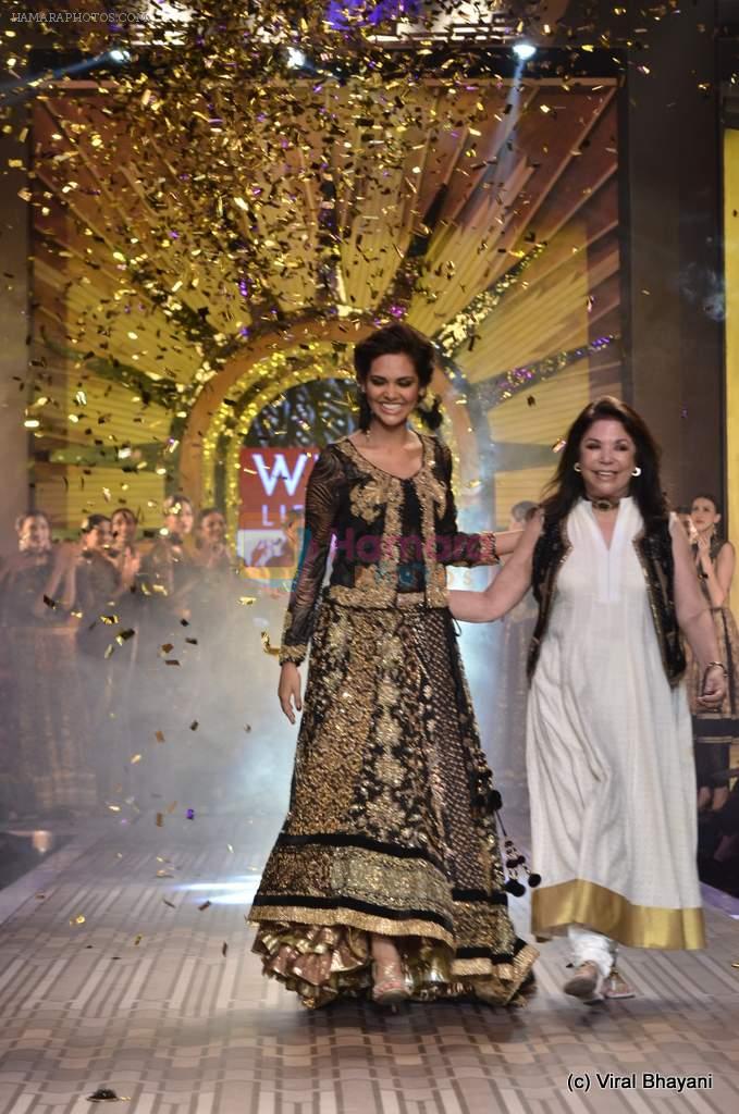 Esha Gupta walk the ramp for Ritu Kumar Show at Wills Lifestyle India Fashion Week 2012 day 5 on 10th Oct 2012