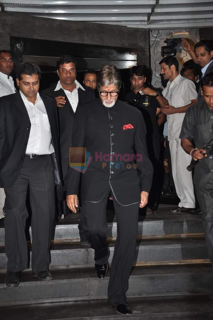 Amitabh Bachchan at Amitabh Bachchan's 212 Bday bash on 11th Oct 2012