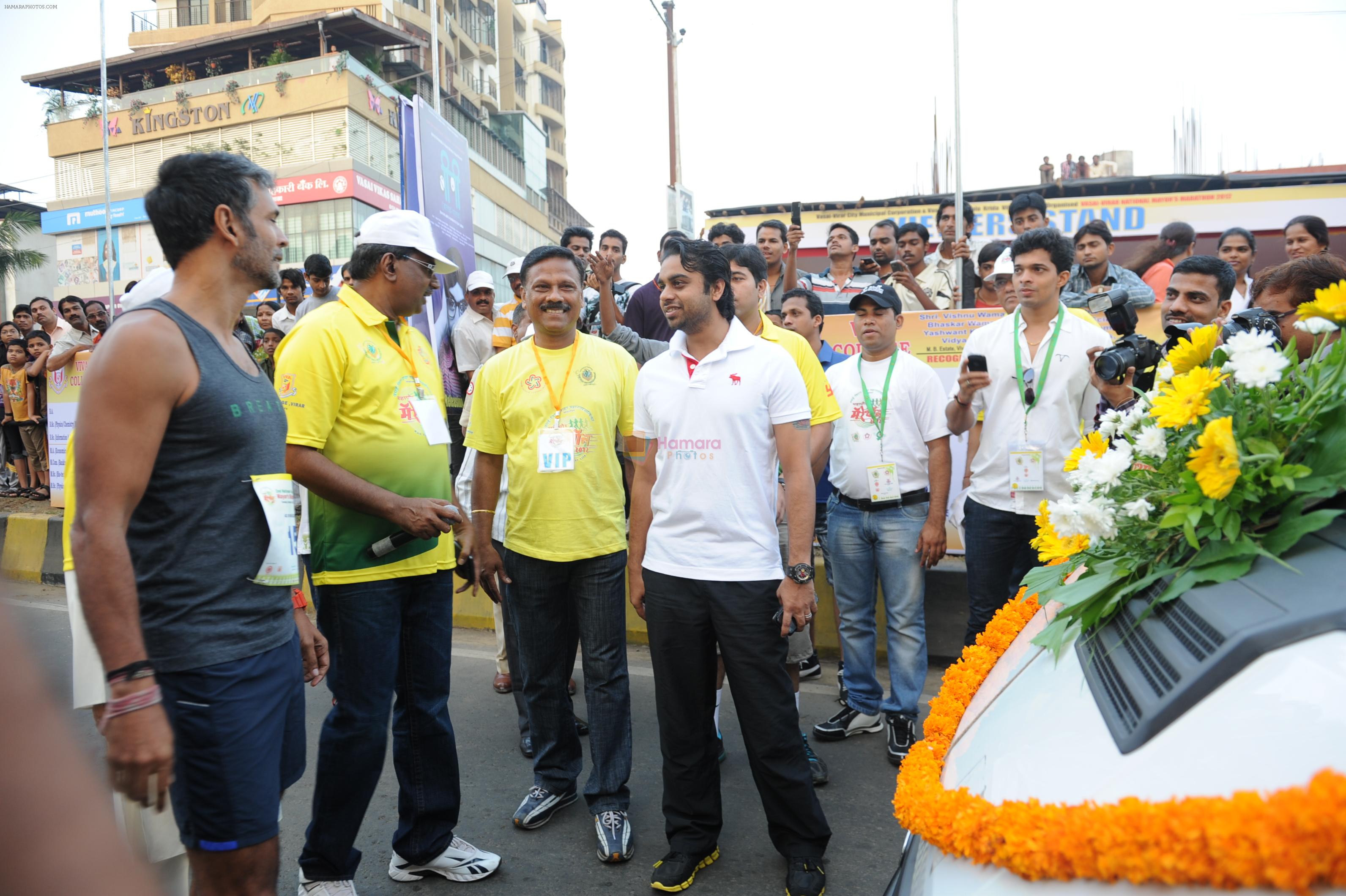 Milind Soman at 2nd Vasai-Virar mayor's Marathon in Mumbai on 13th Oct 2012