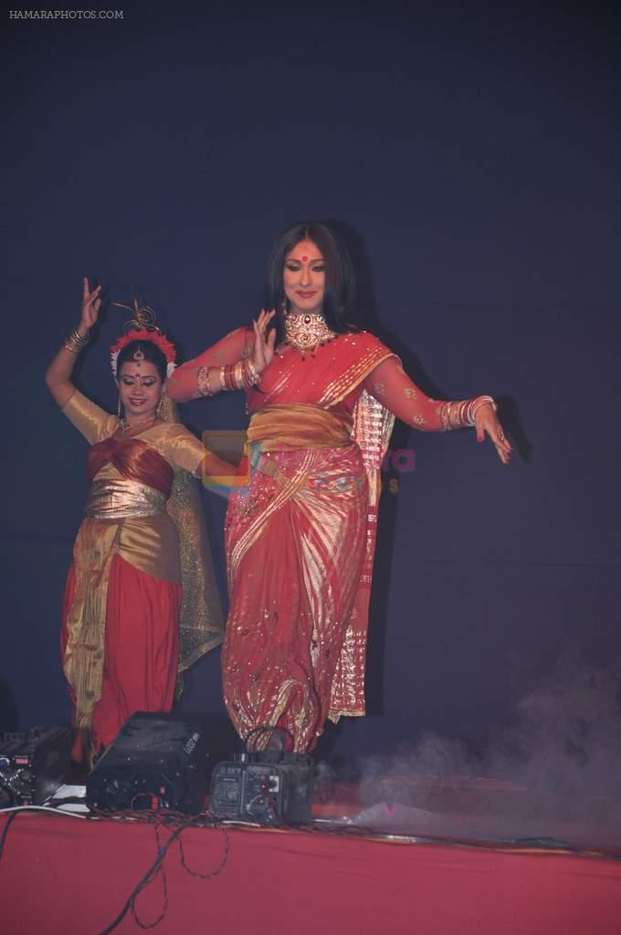Rituparna Sengupta at DN Nagar durga pooja in Andheri, Mumbai on 20th Oct 2012