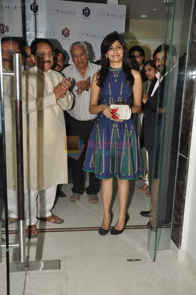 Vanya Mishra( Miss India World) inaugurates Entice showroom in Borivali, Mumbai on 20th Oct 2012