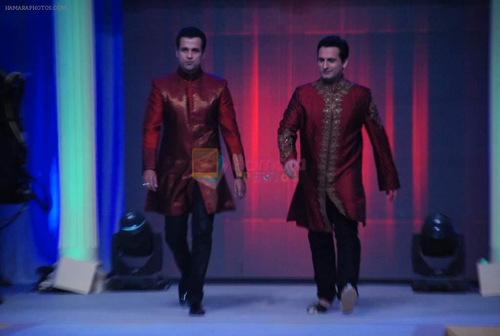 Rohit Roy, Vikram Shergill at ITA Awards in Mumbai on 21st Oct 2012