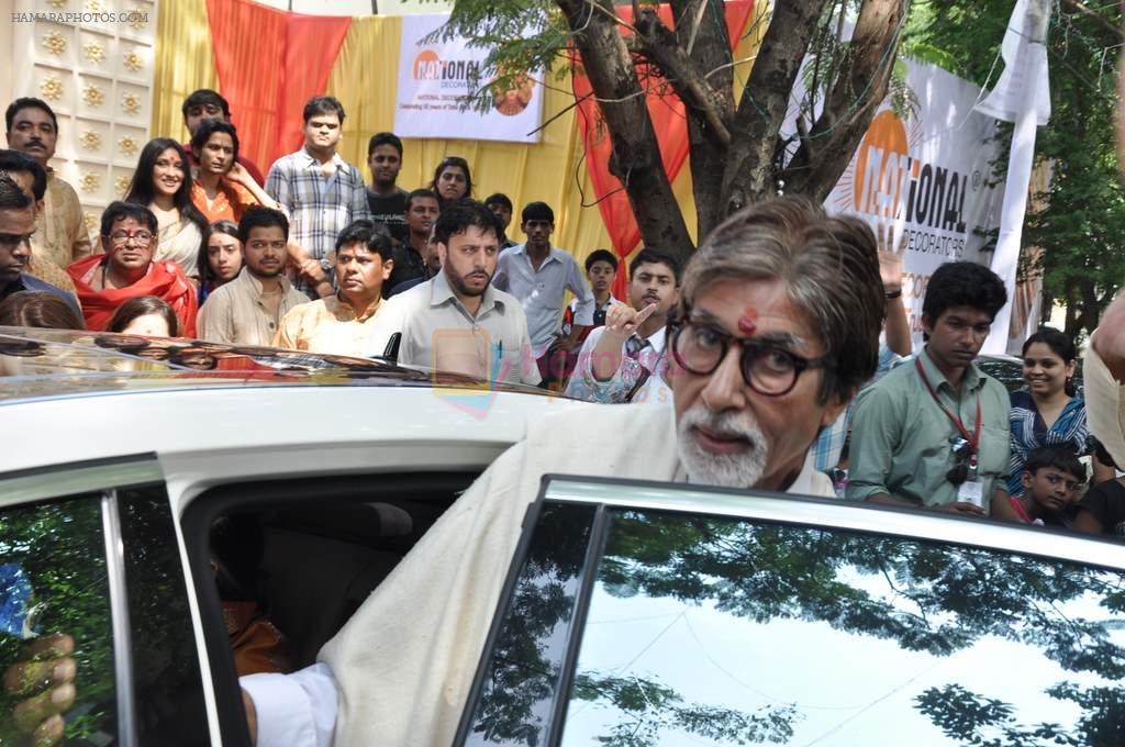 Amitabh Bachchan at dn nagar durga pooja in Mumbai on 21st Oct 2012