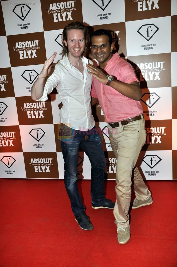 Alexx O Neil, Siddharth Kannan at Sun Dance Party by Absolut Elyx in Mumbai on 21st Oct 2012