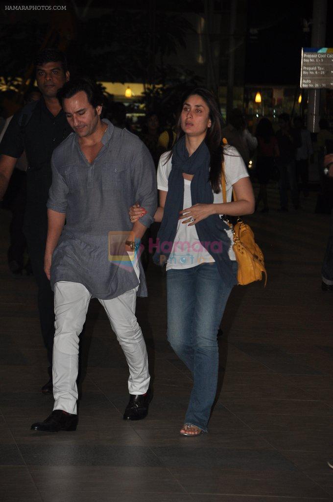 Saif Ali Khan and Kareena Kapoor return to mumbai after wedding on 22nd Oct 2012