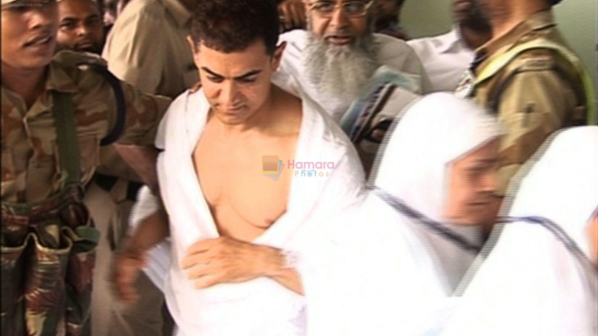 Aamir khan departs for hajj yatra in Mumbai on 22nd Oct 2012
