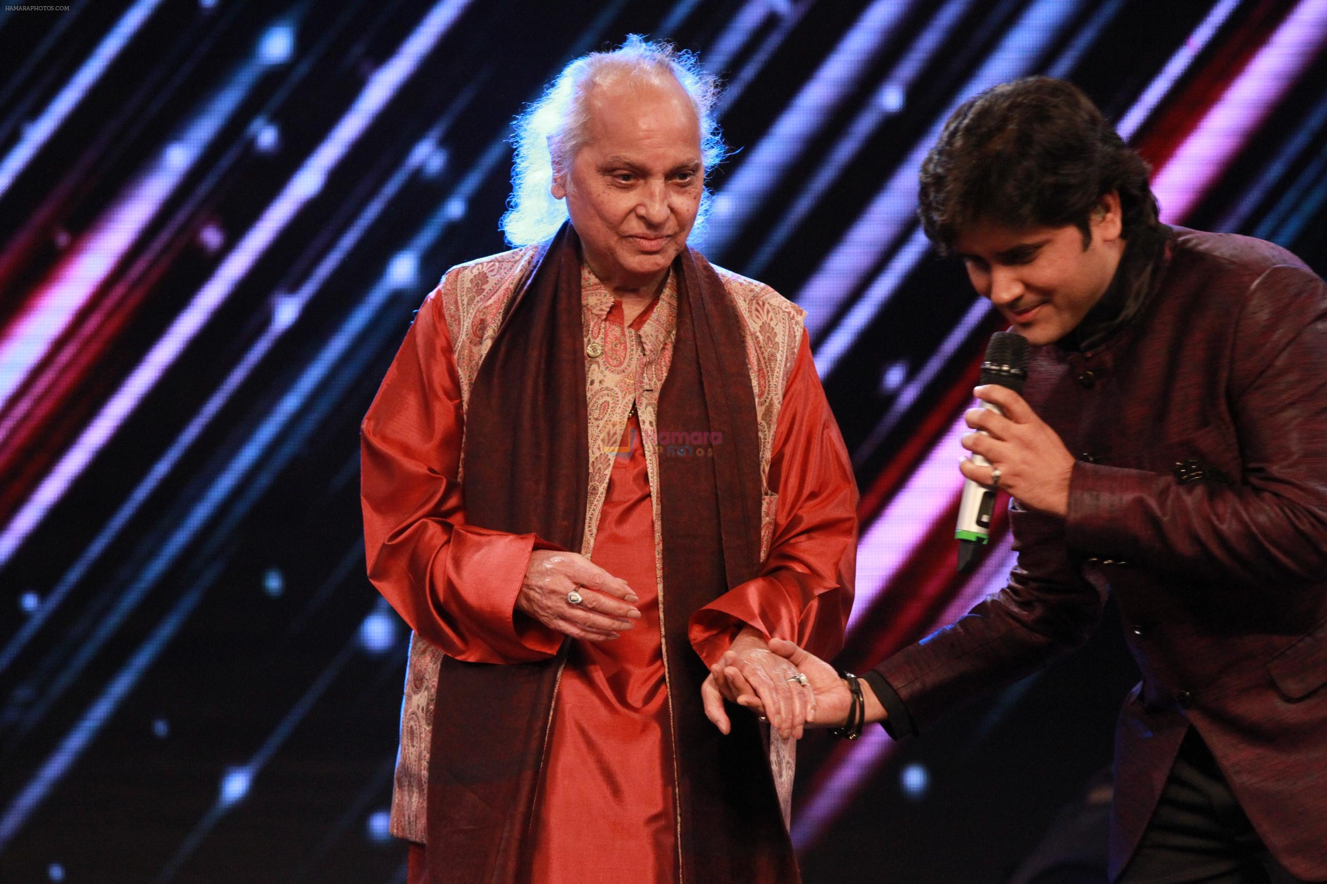 Pandit Jasraj on the sets of saregama in Mumbai on 24th Oct 2012