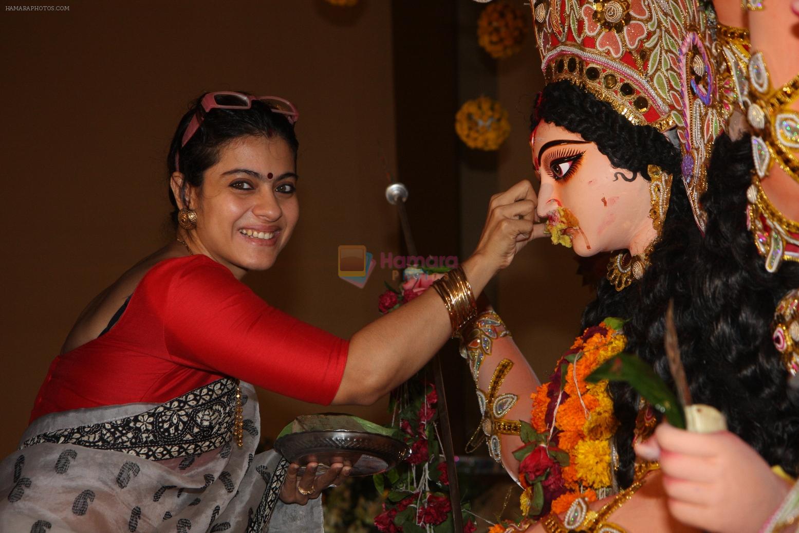 Kajol at North Bombay Sarbojanin Durga Puja in Mumbai on 24th Oct 2012