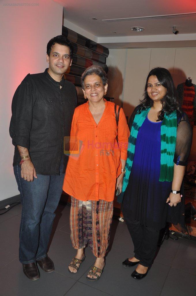 Nachiket Barve at Le15 Patisserie-Nachiket Barve event in Mumbai on 25th Oct 2012
