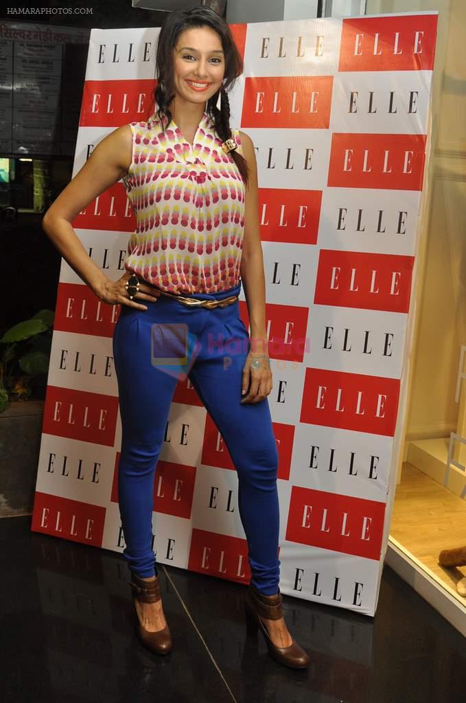 Shibani Dandekar at Elle clothing launch in Bnadra, Mumbai on 25th Oct 2012