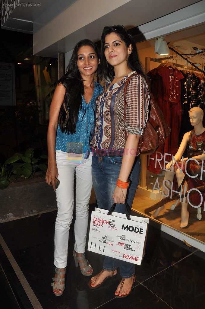 at Elle clothing launch in Bnadra, Mumbai on 25th Oct 2012