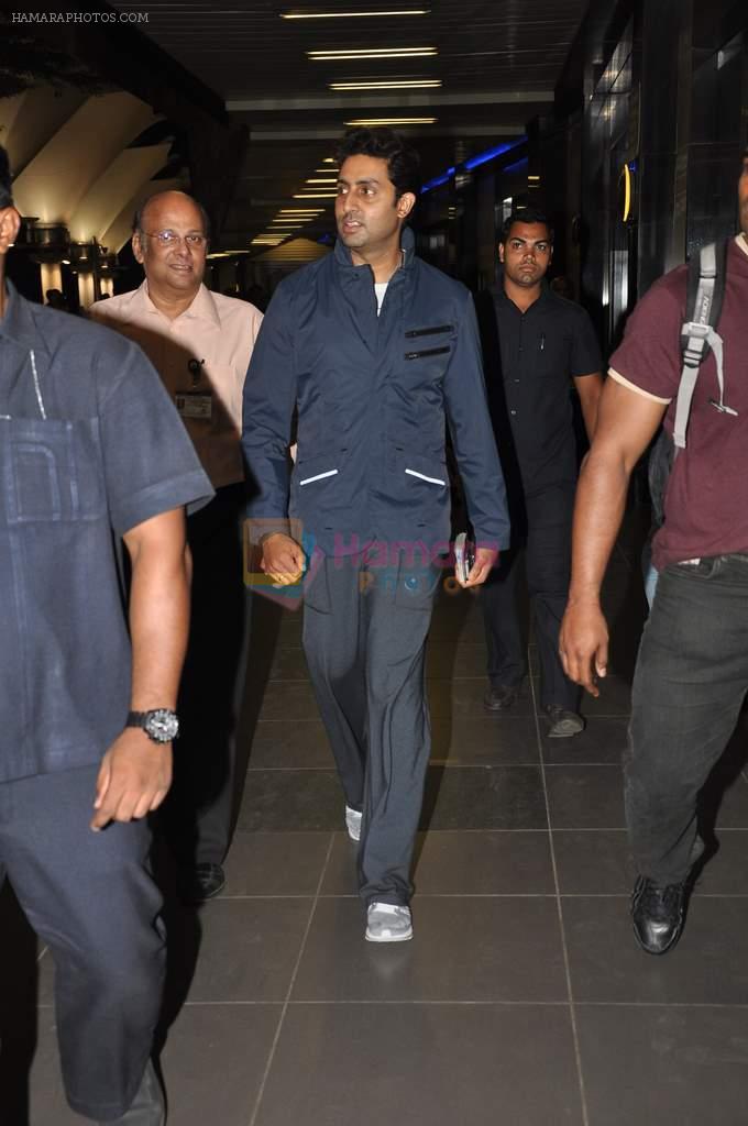 Abhishek Bachchan snapped at the Airport on 26th Oct 2012