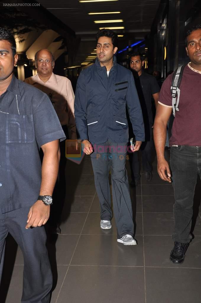 Abhishek Bachchan snapped at the Airport on 26th Oct 2012