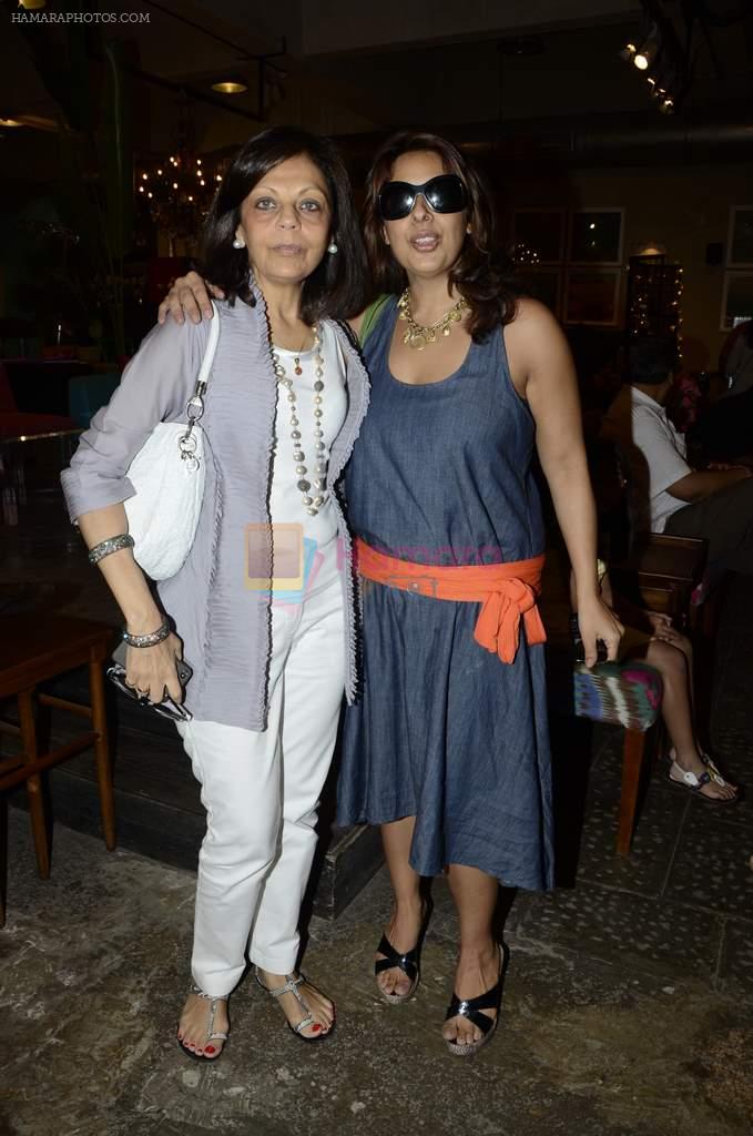 Leetu Shivdasani & Anita Vaswani at Good Earth Unveils their Farah Baksh Design Collection 2012-2013 in Lower Parel,Mumbai on 27th Oct 2012